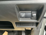 ステアリングヒーター、運転席と助手席にはシートヒーターがついておりますので、冬場でも快適にお過ごしいただけます。