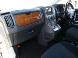 輸入車 メルセデスベンツ BMW アウディ ポルシェ ジープ(Jeep) キャデラック フォード クライスラー シボレー 各メーカーを取り扱っております。