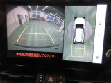 車両を上から見たような映像をナビ画面に表示するパノラミックビューモニターが付いています。