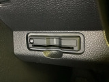 ハンドルの左下にETCがついています。高速道路の料金所の通過も楽々です。 カードの取り出しもしやすい場所についています。