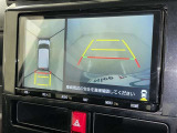 後方の見える安心をお届けするバックガイドモニター付:バックするときのアシストラインもあって楽々バック!車庫入れや縦列駐車をサポートし、苦手な駐車も安心です!今やもう手放せない装備ですネ♪