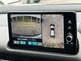 マルチビューカメラはフロント、リア、左右ドアミラーのカメラから情報をコンピューターが解析。車をまるで上空から見下ろしたように路面を映し出すグラウンドビューをはじめ、状況に応じた映像を映し出します。