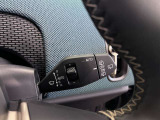 MINIのETCは、ルームミラー一体型内蔵型の採用が大きな特徴です。車載器を別で設置する必要がないため運転席まわりがすっきり美しく保たれ、ミラーの端にあるインジケーターでカードの挿入状態を確認できます。