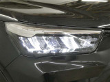 LEDヘッドライトです。デザイン性がよくとても明るいので、夜間の走行や悪天候でも安心です。しかも長寿命!