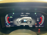 メーター内のカラーディスプレイには運転をサポートするさまざまな情報を表示!瞬間燃費などが表示できます。