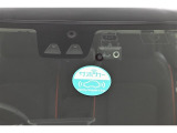 予防安全機能「スマートアシスト」を装備しています。安全機能の詳細は販売店スタッフまでおたずねください。機能を過信せず、必ずご自身で安全運転を行ってください。