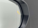 後続車が接近するのを知らせてくれるBSM(ブラインドスポットモニター)。接近するとドアミラー部の警告灯が光ってくれるので、万が一の追突も防げそうですね♪上級装備です。