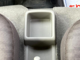 運転席と助手席の間には【センターコンソールトレー】があります。カードなどがぱっと取り出せて便利です。
