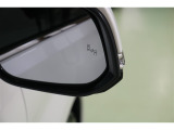BSMを装備。さらに、後退時車両検知警報【RCTA】を搭載しています。バックで出庫する際に左右から接近する車両を検知し、ミラーのインジケーターの点滅と警報音で警告して安全確認をサポートしてくれます。
