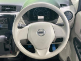 インテリアに合わせたデザインのステアリングは、運転される方のことも考え、運転しやすい形状、大きさです。是非一度、実際に触ってお確かめください。