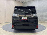 リヤ、後ろから見るとまた車の印象が変わってきますね☆☆