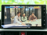大画面で映像コンテンツを楽しめるディスプレイを装備。画面上の表示が見やすく、移動中の待ち時間や休憩時にも活用できます。日々の車内時間を快適に過ごせます。