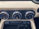 車内温度を設定すれば温度・風量と自動に設定してくれるオートエアコンはとっても便利な装備ですね♪