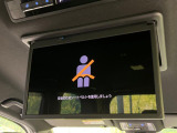 【13型フリップダウンモニター】大画面モニターで後席でもエンタメをお楽しみいただけます。小さなお子様にも大人気の装備です♪