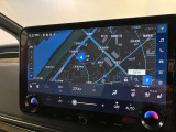G-Link契約でご利用いただけるセンター通信型のナビ機能「コネクティッドナビ」を装備。従来のナビゲーションよりもリアルタイムな情報提供を可能にしました。