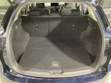 荷室容量も実用面では十分な水準にあり、日常の買い物からご家族での移動、旅行まで幅広く対応できます!特別に広いわけではありませんが、「不足を感じにくい」、バランスが取られているのが特長!