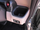 運転席用のカップホルダーです。