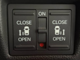 乗り降り便利な両側電動スライドドア!運転席やリモコンキーのスイッチから開閉操作が可能です。
