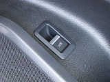 室内からでもリアゲートを開けることが可能で