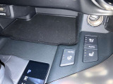 運転席・助手席にはシートヒーターとシートベンチレーター、ステアリングヒーターが装備されており季節を問わず快適にドライブしていだけます