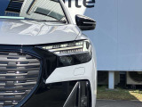 マトリクスLEDヘッドライト装備 複数のセンサーとカメラによって他車や歩行者を検出。ドライバーや歩行者の視界を妨げることが無いように、約1億通りの自動配光が可能です。