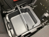 助手席下収納BOX♪取り外しも可能♪隠し収納として便利です。
