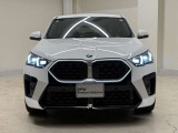 【キドニーグリル】BMWは約90年もの間、ほぼ全ての車両にひと目でBMWだと分かるこの特徴的なフロントグリルが備えられ、デザイン・アイコンとして親しまれてきました。