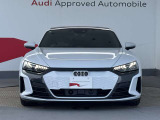 Audiの象徴であるシングルフレームグリルをよりワイドで低くシャープなデザインとすることでワイド&ローのフォルムを協調しています。