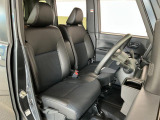 【運転席・助手席】内装ルームクリーニング済みです。しっかり綺麗にしていますので、是非、お確かめください。車に自信があるからこそ、是非一度ご来店頂き内外装も見てもらえると幸いです。