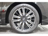 純正のアルミホイールが足元を飾ります!タイヤサイズは 185/60R16でございます。