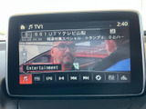 停車中にテレビ番組を視聴でき、画面上には番組情報や操作項目も表示されています。休憩時間を過ごす際など、車内で映像を楽しみたい方にうれしい装備です。