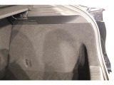 フロア下にはサブトランクを装備!洗車用品や普段使わない小物をすっきり隠して収納できます!