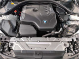 【BMWエンジン】革新的なガソリン・エンジン・テクノロジーによる高性能かつ高効率。レスポンスの良いパワーを発揮。常にスムーズな吸気を実現しアクセル開度にダイレクトに反応しドライビングを楽しく演出。