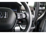 Hondaセンシングの機能のひとつ、アダプティブクルーズコントロール付!アクセルから足を離しても設定したスピードと前車との車間を保ち走行してくれます!車線維持もアシスト☆高速道路で疲労軽減ですね☆