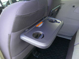 後席用ドリンクホルダー付テーブル