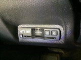 ハンドルの左下にETC2.0がついています。高速道路の料金所の通過も楽々です。 カードの取り出しもしやすい場所についています。