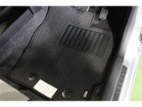 フロアマット標準装備。車内を清潔に保ちます。