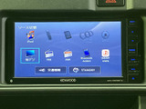 地デジやFM・AMのほか、iPodやBluetoothなど複数の音源を画面から選べます。普段お使いの機器やラジオに合わせて、車内での時間をお楽しみいただけます。