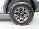 純正のアルミホイール装着車です。タイヤサイズは195/80R15です。