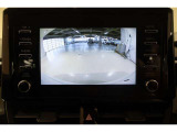 ■バックモニター■  車両後方の映像を画面に表示し、駐車などの後退操作をサポートします。