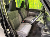 運転席まわりには十分なスペースがあり、大柄な方でもゆったり運転していただける環境です。