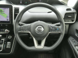 運転支援機能・プロパイロット搭載。 設定した速度で定速走行でき、先行車に自動で追従走行も可能です。さらにハンドル支援機能もあり、車線の中央を走るように制御してくれます。