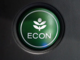 エンジン、エアコンなどを制御し低燃費な『ECONモード』に、また走りを楽しみたいとき、空調など快適性を重視したいときにはスイッチOFFで通常モードに切り替えができます!