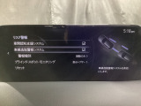 車線逸脱警報システムは、走行中にカメラで車線を検知して、自車が車線から逸脱する可能性があると判断した場合に、警報によりドライバーに通知します。