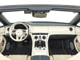 前車追従機能、レーンキープアシスト、ヘッドアップディスプレイも付いており、多数のオプションを備えております。