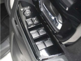 ◆パワーウィンドウスイッチ◆運転席から全席の窓の開閉操作を行うことが出来いつでも換気ができます!