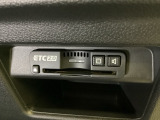 ハンドルの右下にETC2.0がついています。高速道路の料金所の通過も楽々です。 カードの取り出しもしやすい場所についています。