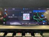 インパネ中央に配置されたディスプレイ。機能性だけでなく、現代的で洗練されたインテリアの雰囲気にもよく馴染んでいます。