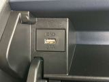 充電用USB付き。スマートフォンなどの充電に便利です。