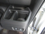 運転席右側の手の届きやすい位置にドリンクホルダーがあります。